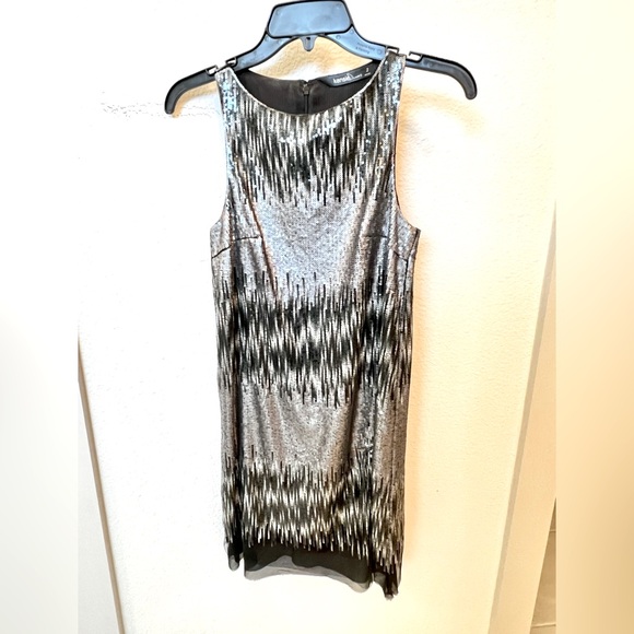 Kensie Black and Silver Sequin Shift Dress Size 2 - Picture 6 of 12